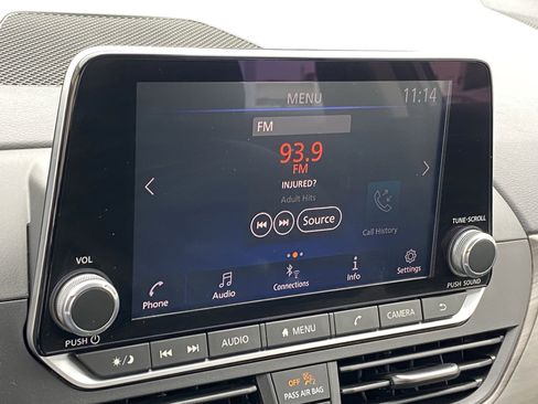 Used 2024 Nissan Altima 2.5 SV image 19