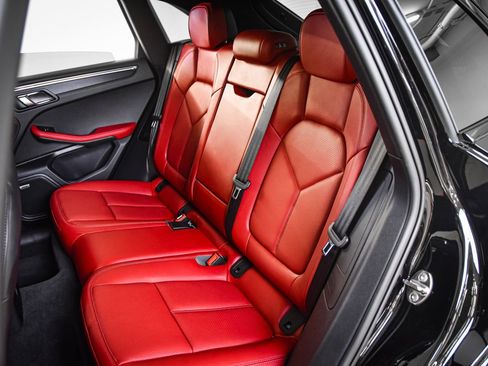 Certified 2025 Porsche Macan GTS image 22