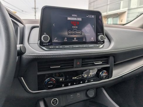 Used 2023 Nissan Rogue SV image 13