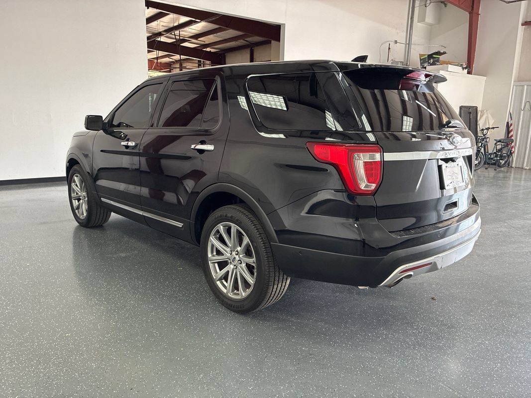 Used 2017 Ford Explorer Limited w/ Equipment Group 301A AWD/4WD image 6