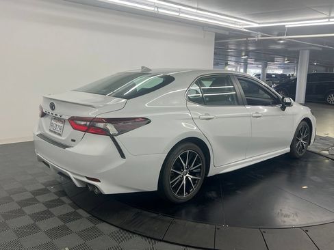 Used 2024 Toyota Camry SE FWD image 6