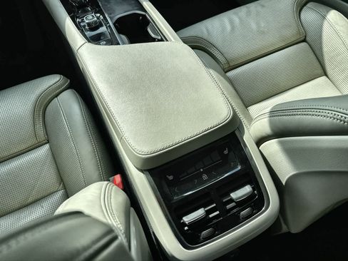 Used 2022 Volvo XC90 T8 Inscription image 16