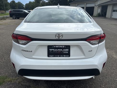 Used 2022 Toyota Corolla LE FWD image 4