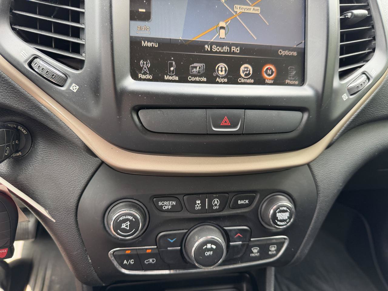 Used 2016 Jeep Cherokee Latitude w/ Cold Weather Group AWD/4WD image 16