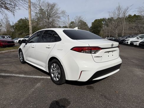 Used 2022 Toyota Corolla LE image 4