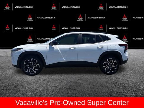 Used 2025 Chevrolet Trax RS w/ Sunroof Package FWD image 2