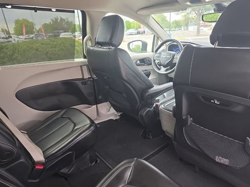 Used 2023 Chrysler Pacifica Touring-L FWD image 26