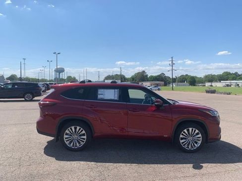 New 2026 Toyota Highlander Platinum AWD/4WD image 8