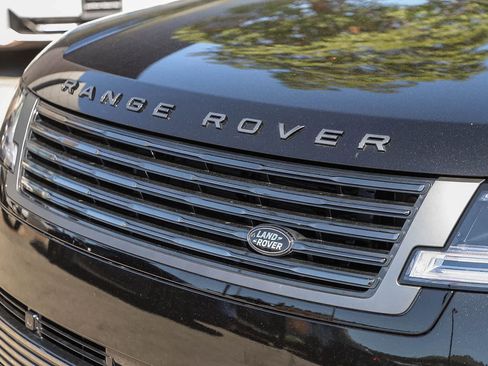 Used 2024 Land Rover Range Rover SV image 10