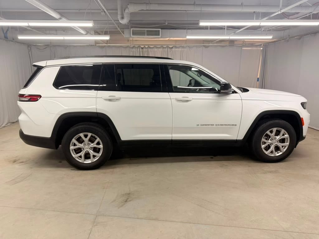 Used 2023 Jeep Grand Cherokee L Limited AWD/4WD image 15