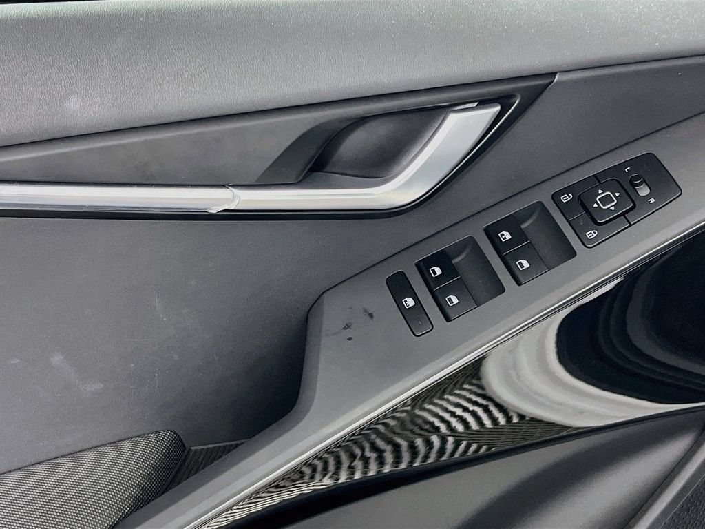 Certified 2024 Kia Niro Wind FWD image 11