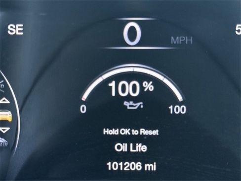 Used 2017 Jeep Grand Cherokee Overland image 16