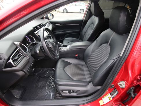 Used 2020 Toyota Camry SE image 22