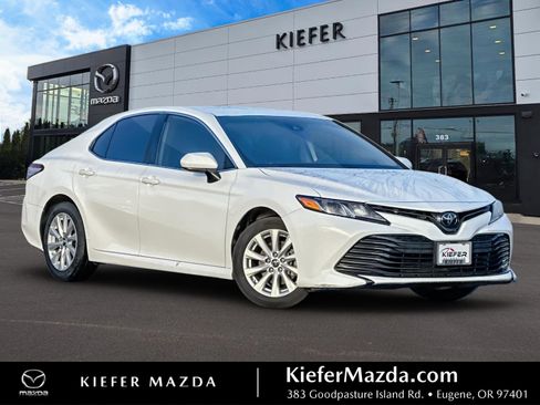 Used 2019 Toyota Camry LE image 1
