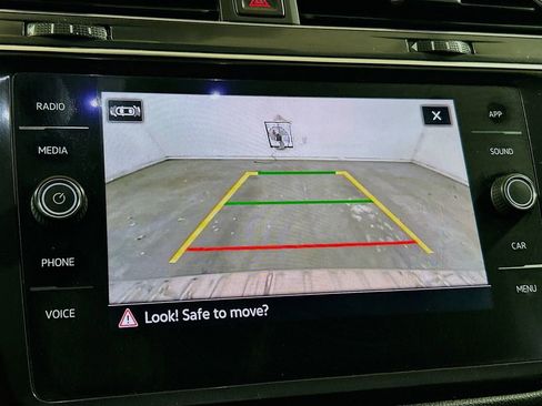 Used 2022 Volkswagen Tiguan SE R-Line FWD image 11