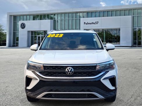 Used 2023 Volkswagen Taos SE w/ Panoramic Sunroof Package image 2