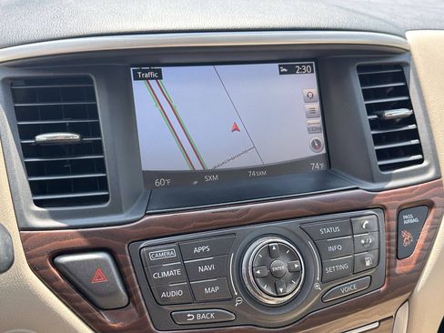 Used 2018 Nissan Pathfinder Platinum AWD/4WD image 17