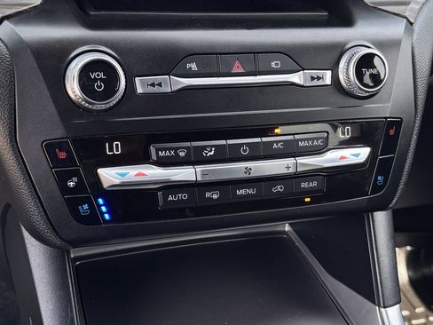 Used 2020 Ford Explorer Limited AWD/4WD image 18