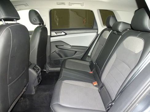 Used 2022 Volkswagen Taos SE w/ Panoramic Sunroof Package AWD/4WD image 13