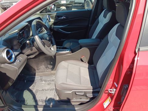 Used 2026 Chevrolet Trax LS FWD image 9
