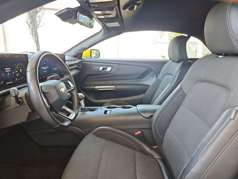 Used 2024 Ford Mustang Convertible image 28