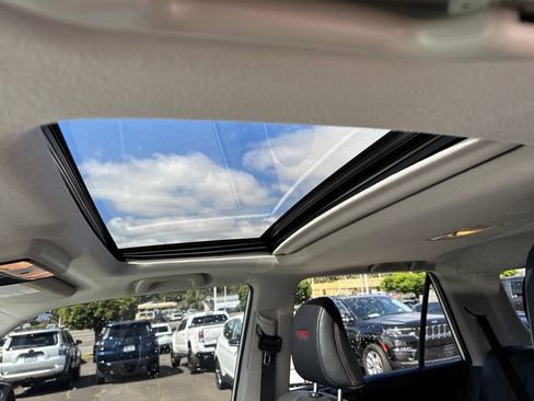 Used 2020 Toyota 4Runner TRD Off-Road Premium w/ Moonroof Package AWD/4WD image 4