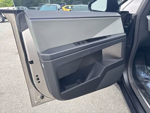 Used 2024 Tesla Cybertruck AWD Crew Cab image 28