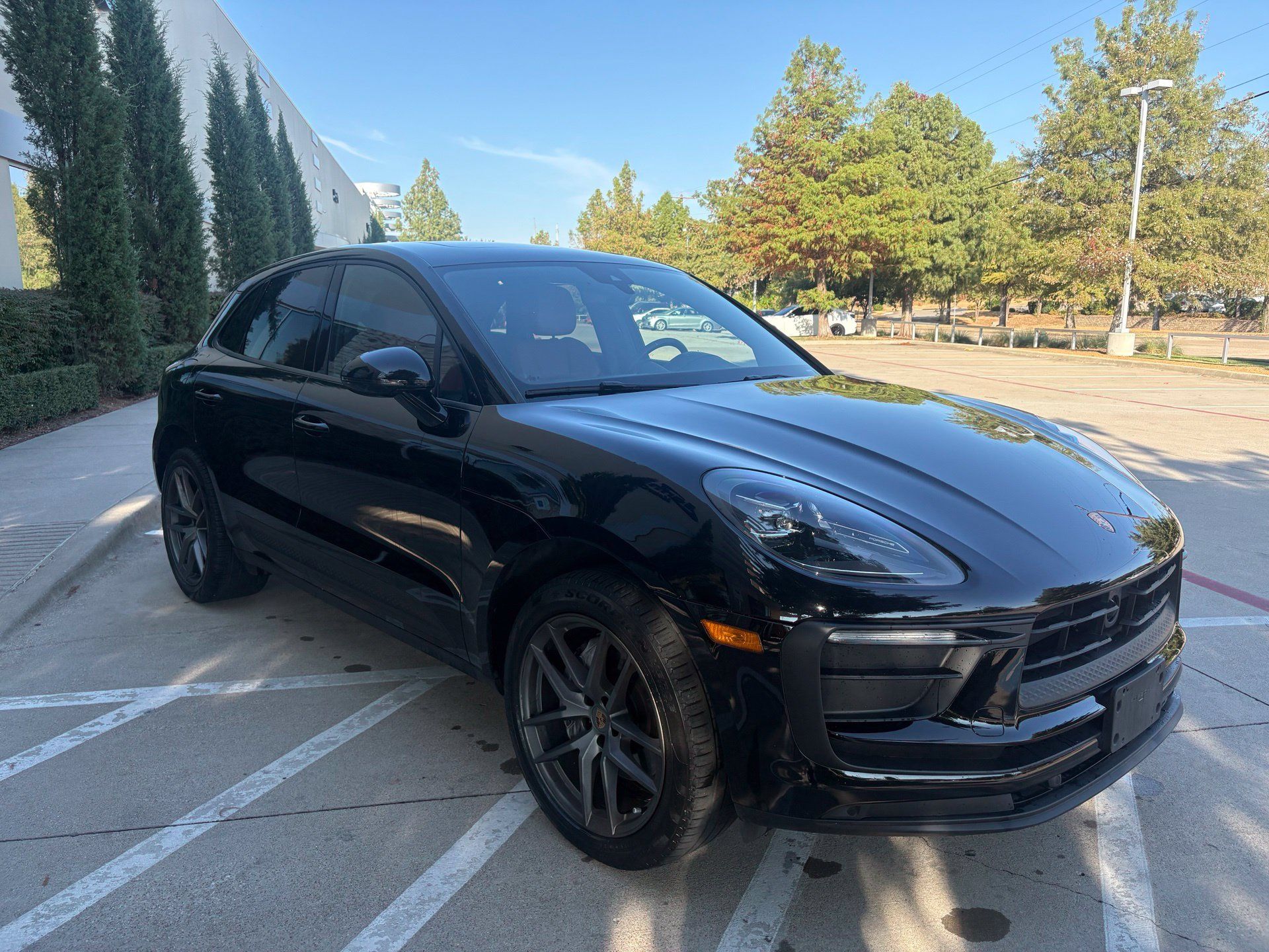 Used 2023 Porsche Macan AWD/4WD image 3