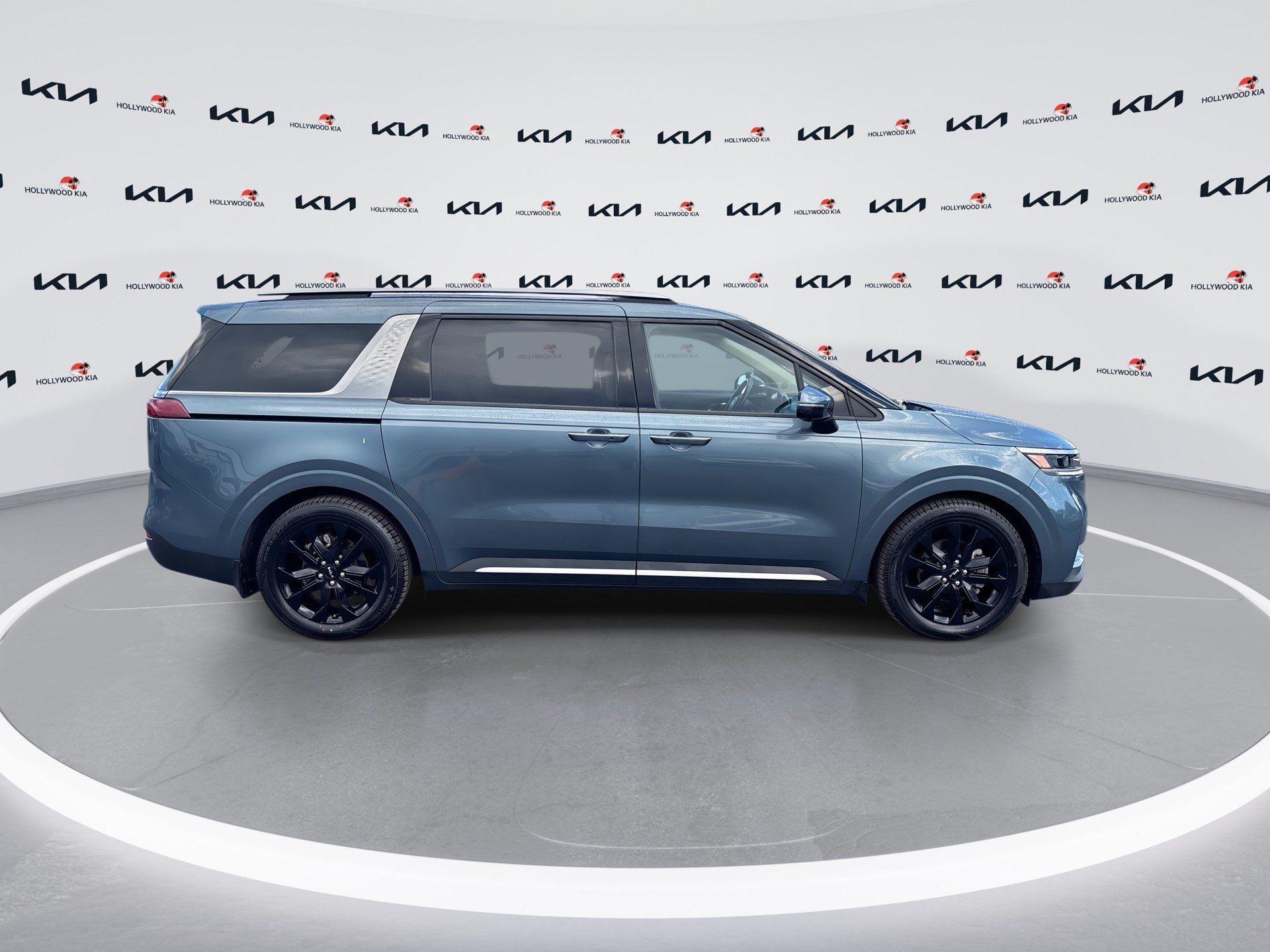 Used 2023 Kia Carnival SX FWD image 9