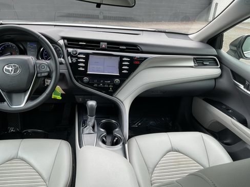 Used 2019 Toyota Camry SE w/ Carpet Mat Package FWD image 16