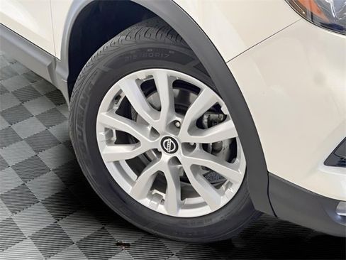 Used 2022 Nissan Rogue Sport SV w/ Technology Package image 31