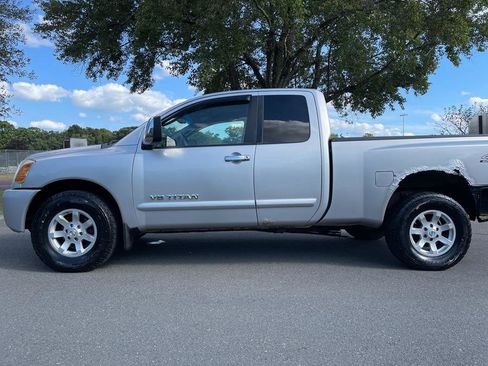 Used 2005 Nissan Titan SE image 21