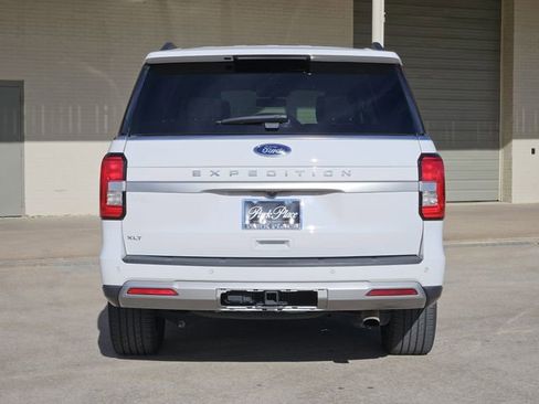 Used 2023 Ford Expedition XLT image 8