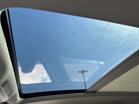 Used 2025 Volkswagen Atlas Peak Edition SE image 15