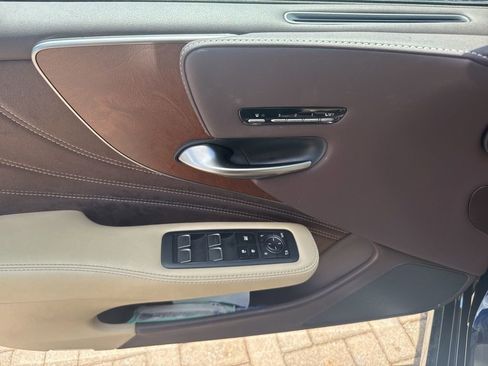 Used 2020 Lexus LS 500 w/ Accessory Package (Z2) RWD image 10