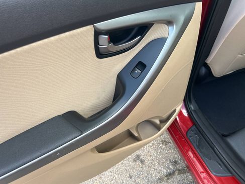 Used 2012 Hyundai Elantra GLS w/ Preferred Pkg 3 FWD image 18