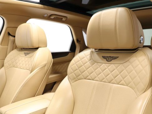 Used 2018 Bentley Bentayga AWD/4WD image 18