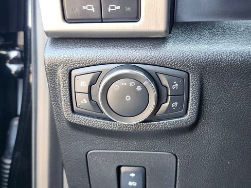 Used 2017 Ford F150 Platinum w/ Equipment Group 701A Luxury AWD/4WD image 22