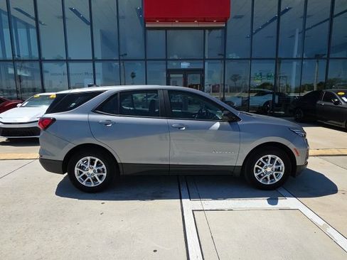 Used 2023 Chevrolet Equinox LS image 3