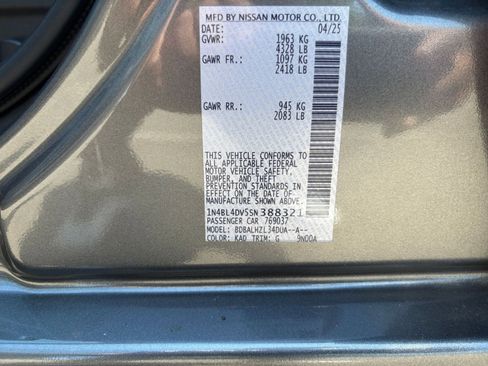 Used 2025 Nissan Altima 2.5 SV FWD image 30