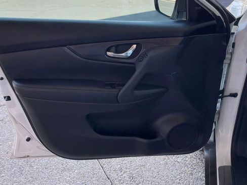 Used 2017 Nissan Rogue SV image 50