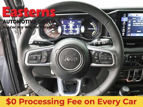 Used 2025 Jeep Wrangler Unlimited Sahara AWD/4WD image 10