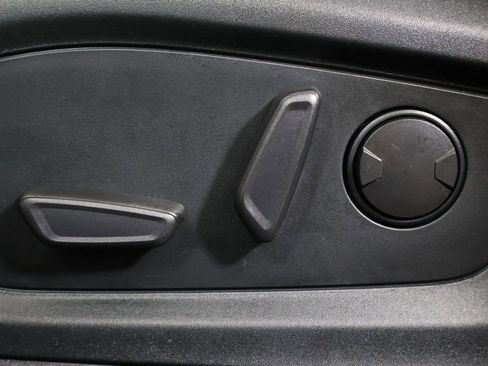 Used 2022 Ford Explorer XLT w/ Equipment Group 202A image 27