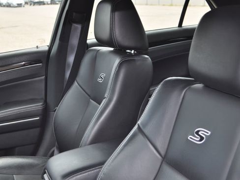 Used 2023 Chrysler 300 S w/ Comfort Group RWD image 8