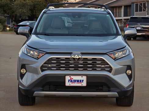 Used 2020 Toyota RAV4 Limited image 2