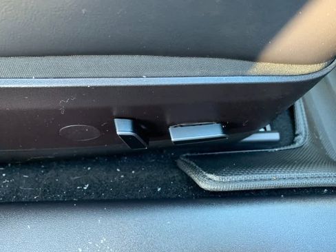 Used 2023 Tesla Model 3 Standard Range image 18