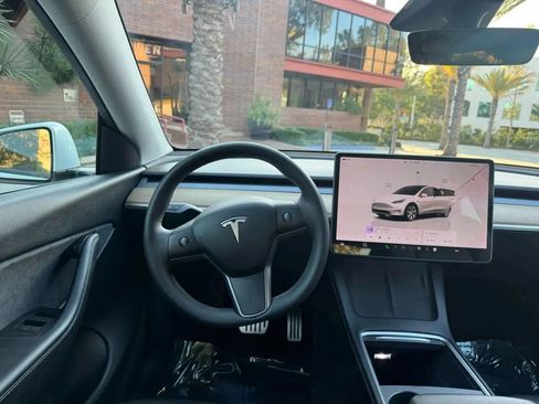 Used 2021 Tesla Model Y Long Range AWD/4WD image 11