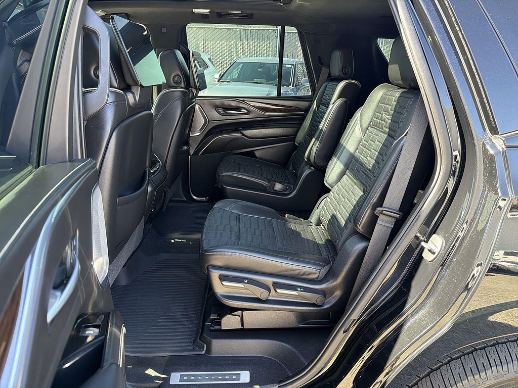 Used 2021 Cadillac Escalade Sport Platinum w/ Heavy-Duty Trailer Package AWD/4WD image 25