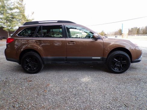 Used 2011 Subaru Outback 3.6R Premium image 5
