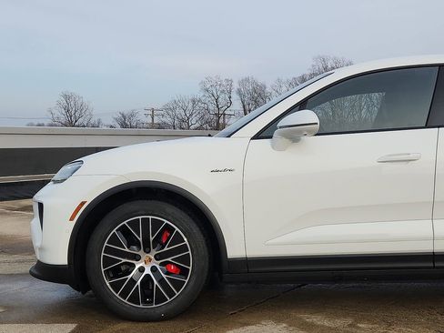 New 2026 Porsche Macan 4S Electric image 6